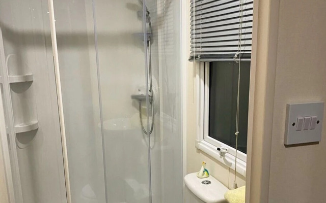 Lovely 2-bed Chalet in Prestatyn