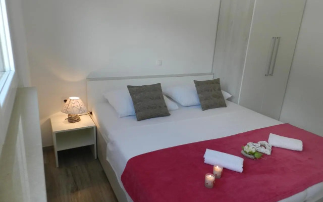 Apartments with a parking space Baska Voda, Makarska - 15214