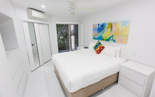 603 On The Beach Luxury Apartment