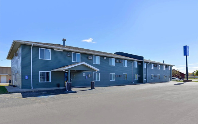 Love Hotels Staples by OYO at HWY 10 MN