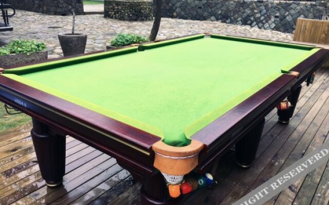 One Mountain Nine Houses