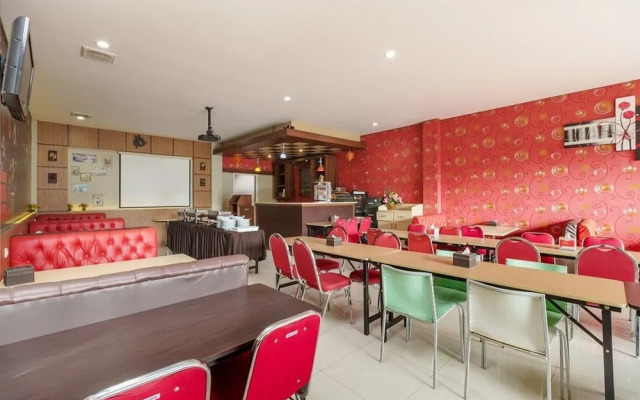 RedDoorz Plus near Sangkareang Park