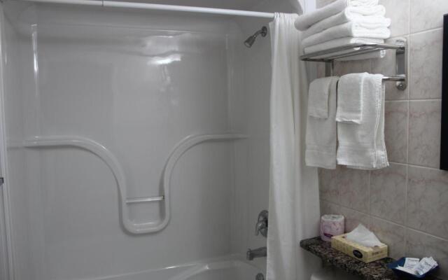 Perth Plaza Inn & Suites