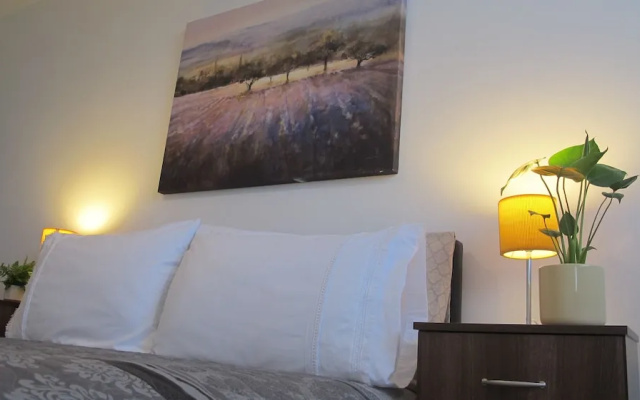 Lovely-cozy Apartment in Brierley Hill