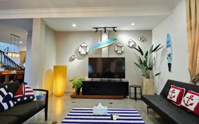 Little Heaven by Sky Hive, A Beach Front Bungalow