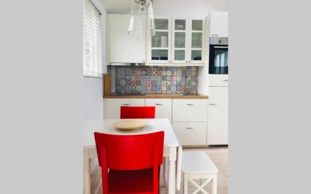 Tiny house in tuin van de statige villa Mariahof