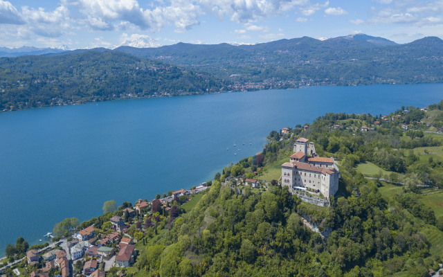 Residenza Ludovica by the lake