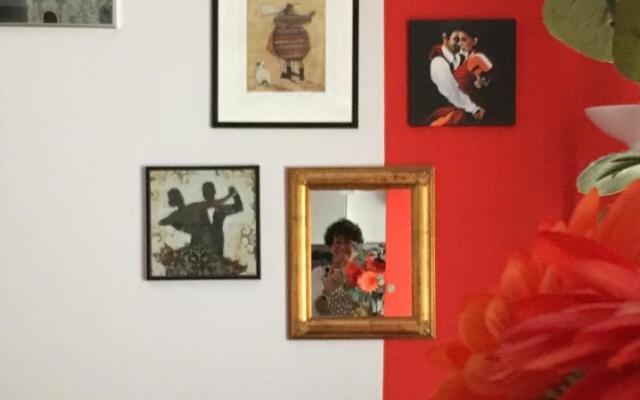 Appartamento Rosso a Milano, tranquillo, vicino allo IEO