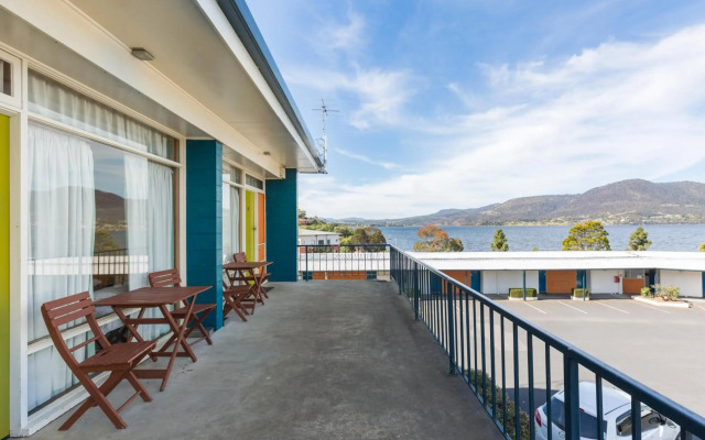 Riverfront Motel & Restaurant