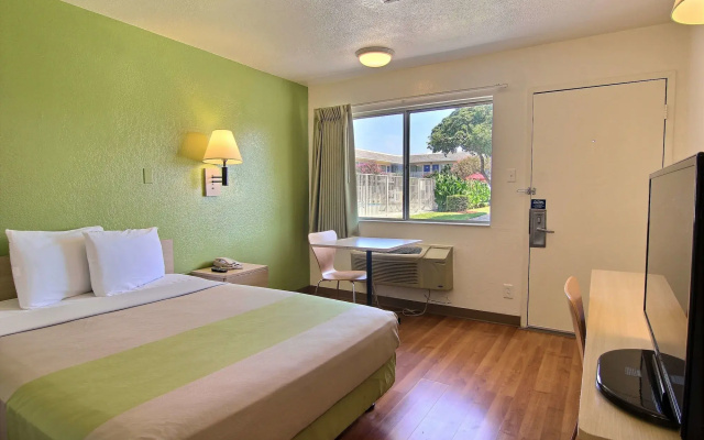 Motel 6 Austin, TX - North
