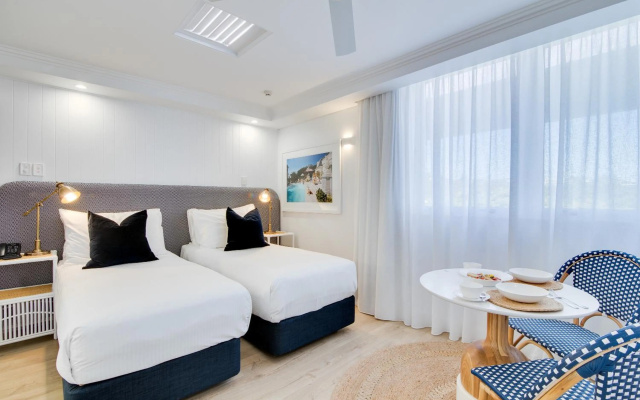Tingirana Noosa – Guest Rooms – Hastings Street