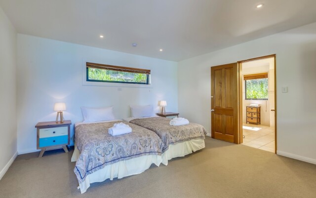 Absolute Beachfront Oneroa