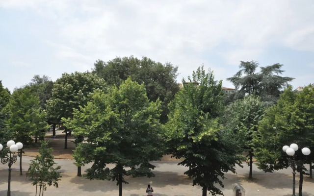 A Few Steps To Independence Square Delightful 3BD