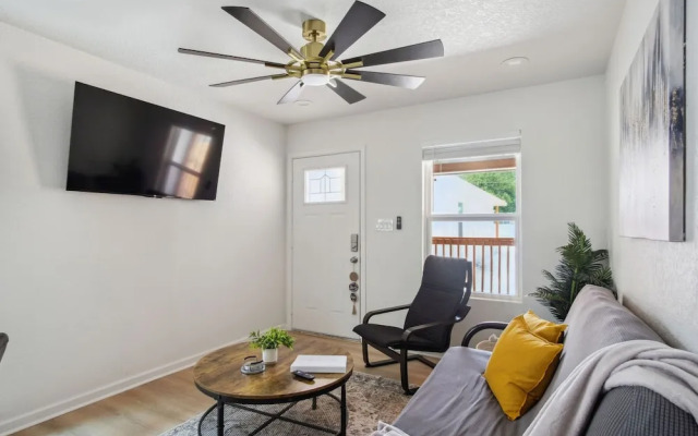 Your Amazing 3BR 2BA Downtown Delight