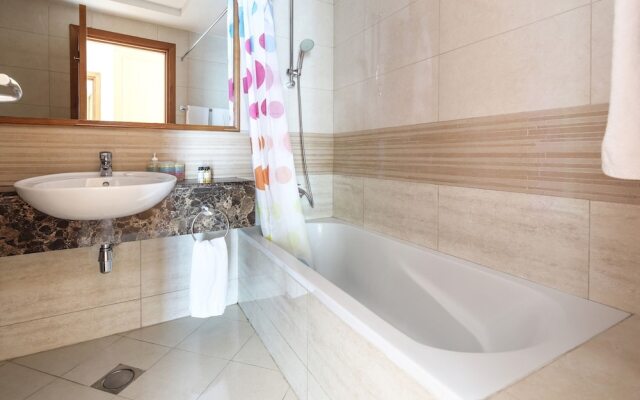 Spacious 2BR Dubai Marina Apartment, Amazing Location!