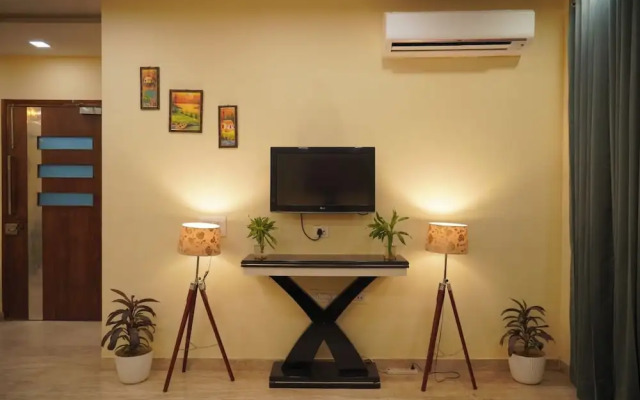Lime Tree 3BHK Serviced Apartments DLF 5