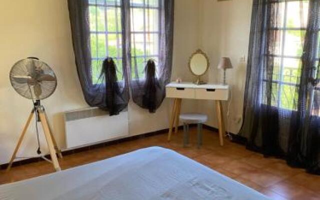 CHEZ ZIZOU - F2 CAP Dâ€™ANTIBES VERSANT OUEST