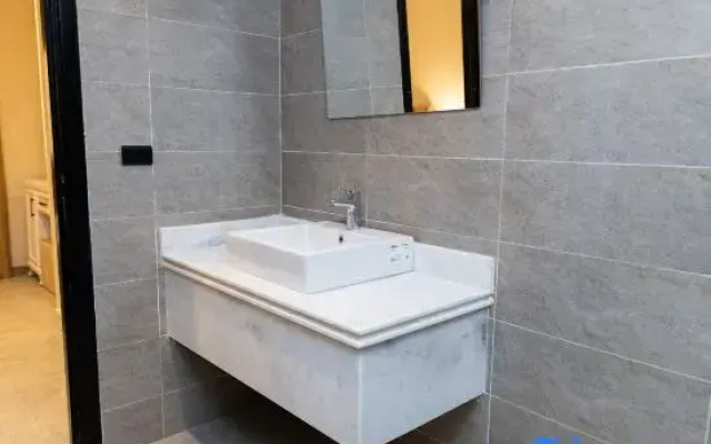 Lurette Hotel