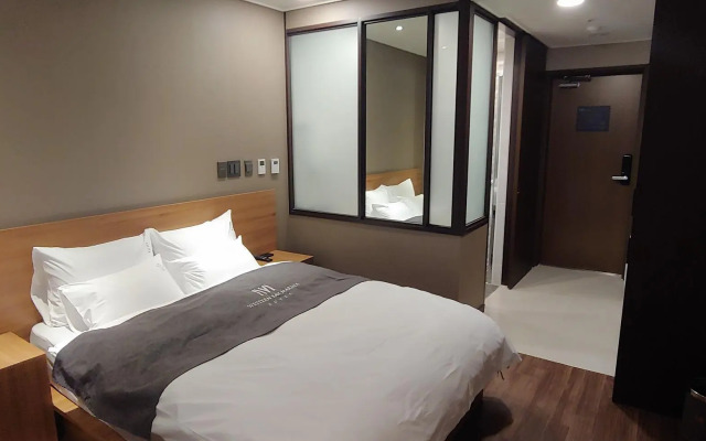 Western Bay Marina Hotel