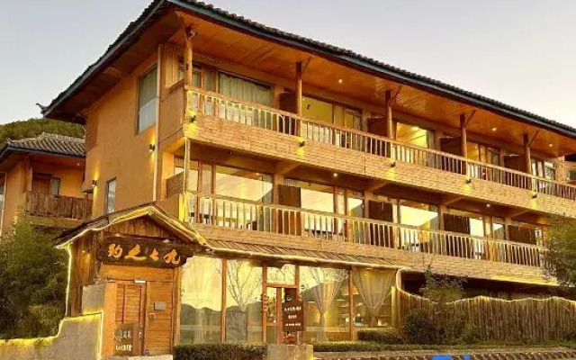 Lugu Lake 97 Rendezvous Lakeside Resort (Puluo Flower Sea Wharf Branch)