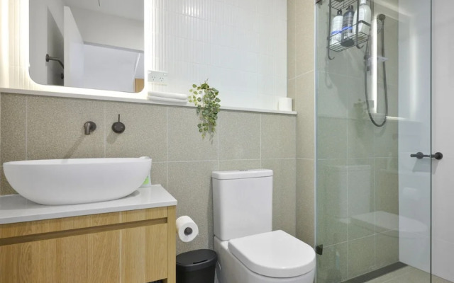 Kozyguru | Moonee Ponds | Modern 1 Bed Apt Parking