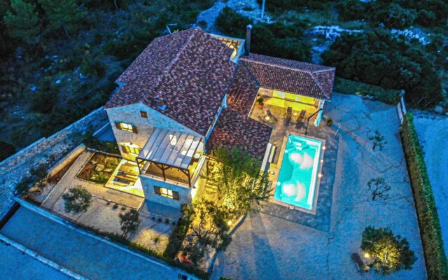Amazing Home in Jadrija with Hot Tub, Sauna & 4 Bedrooms