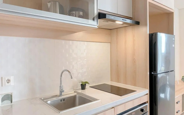 Spacious And Homey Studio At Cleon Park Apartment