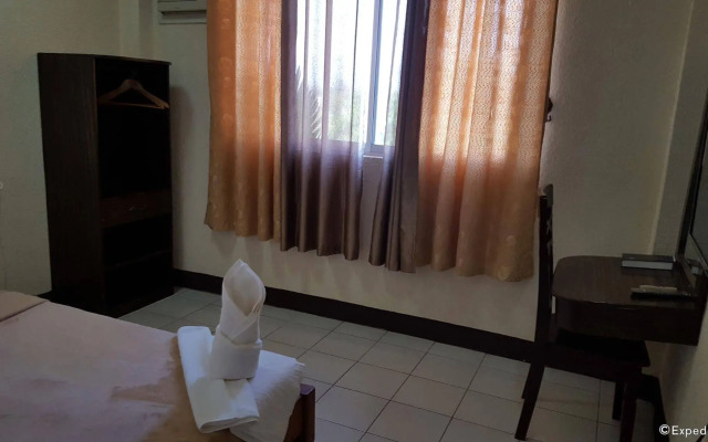 La Charica Inn & Suites