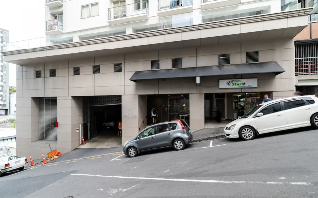 Warm & Cosy Two-Bedroom Apartment in CBD