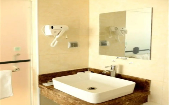 Huarong Apartment Hotel