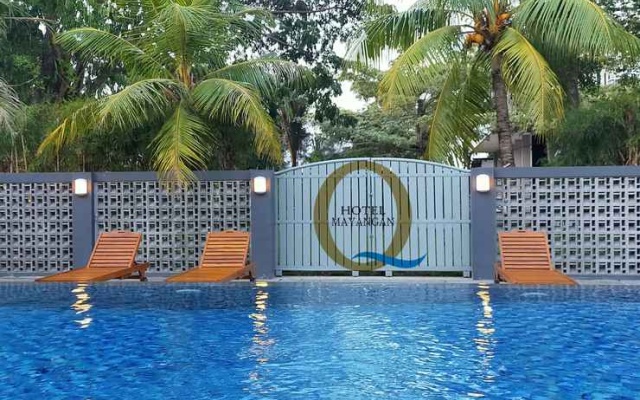 Q Hotel Mayangan – Pool – Pamanukan