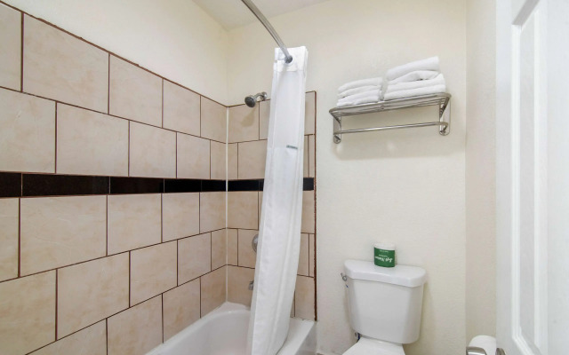 Howard Johnson Suites by Wyndham San Diego Chula Vista/BayFt