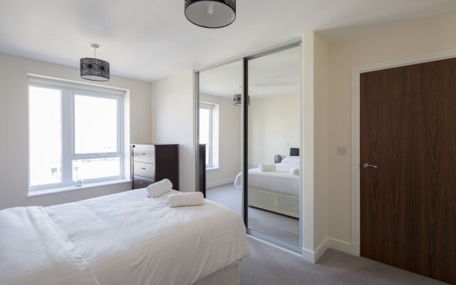 The Pier Apartment 2 With Balcony and Parking