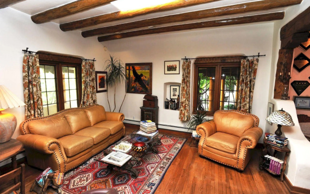 Inn on La Loma Plaza