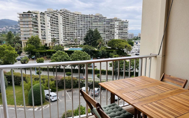 Studio With a Shared Pool Near the Beaches - 2244