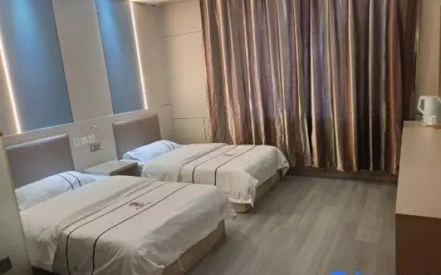 Super 8 Hotel (Bayaner Railway Station Victory)