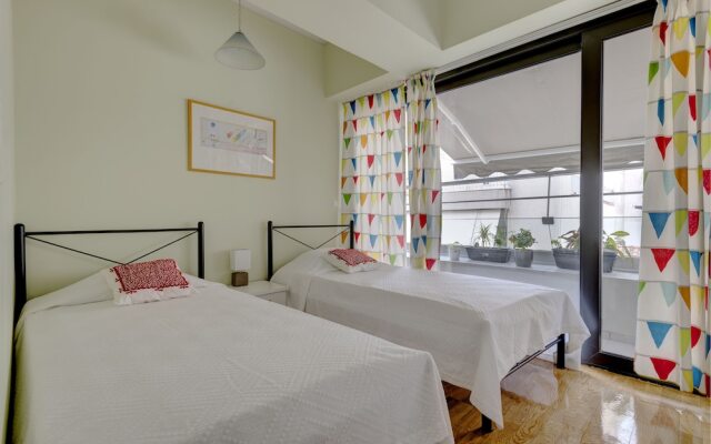 Minimal apt next to Acropolis