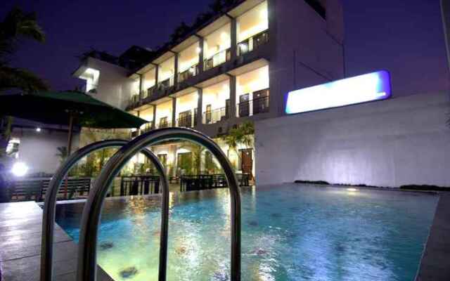 Tirta Kencana Hotel & Garden Resto