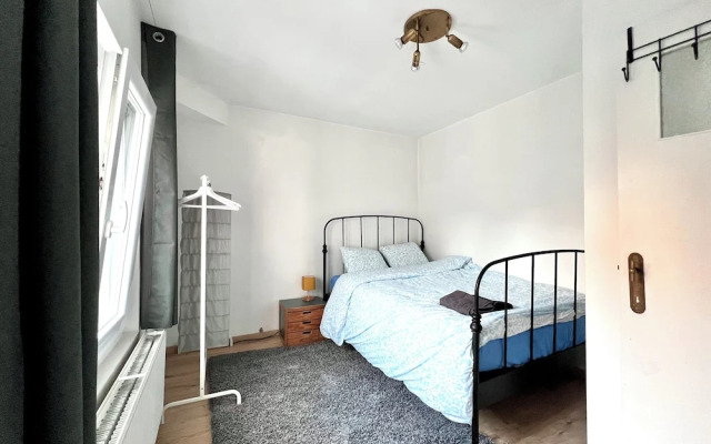 Spacious Family Apartment Midi
