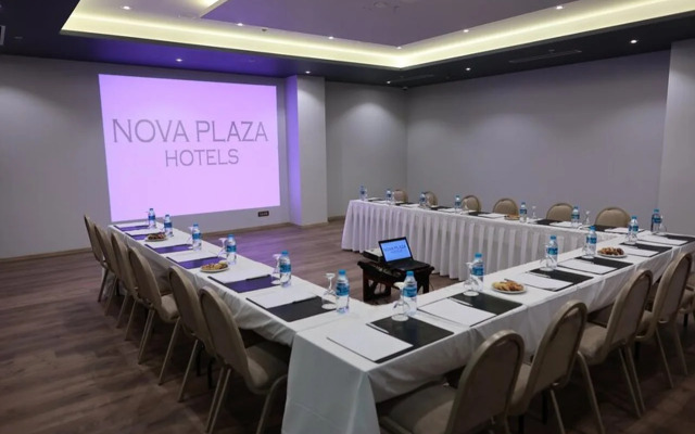 Nova Plaza Crystal Hotel