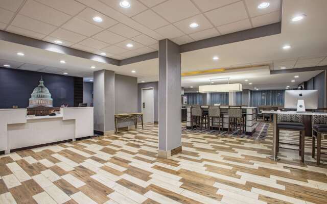 La Quinta Inn & Suites by Wyndham DC Metro Capital Beltway