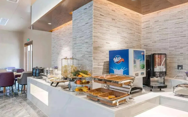 Lavande Hotel(Xiamen Airport Wuyuanwan Metro Station)