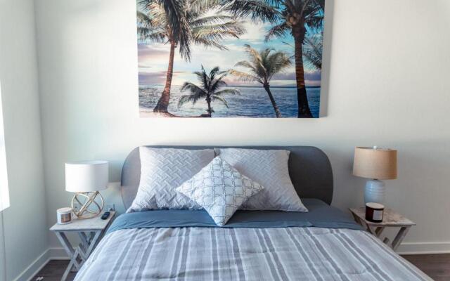 Santa Monica 2 Bed/ 2 Bath