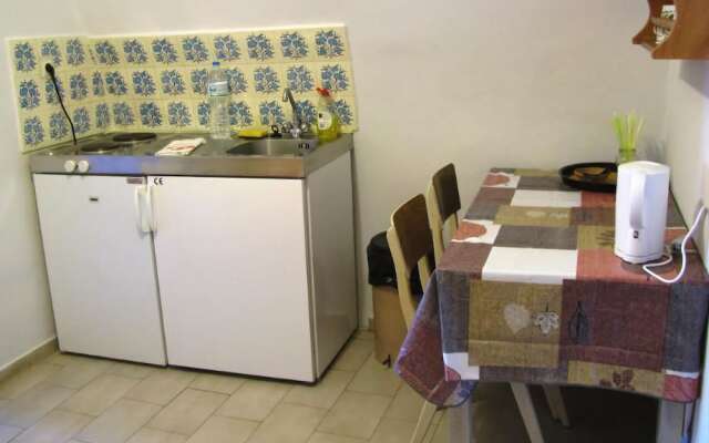 Anna Rooms & Studios