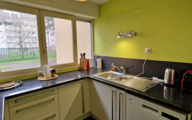 Cozy City Retreat With Balcony, Le Mans