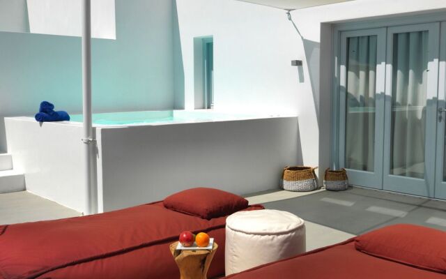 Santorini Heights Suites