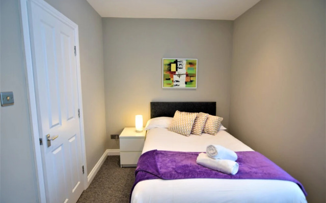 Modern two Bedroom Next TO Brighton Station