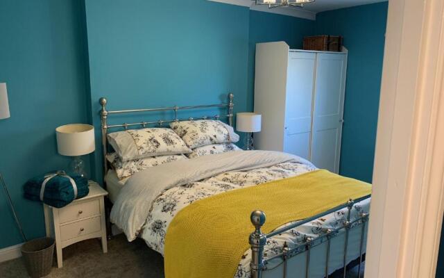 Stylish 2 Bed Penthouse in Trendy Pontcanna