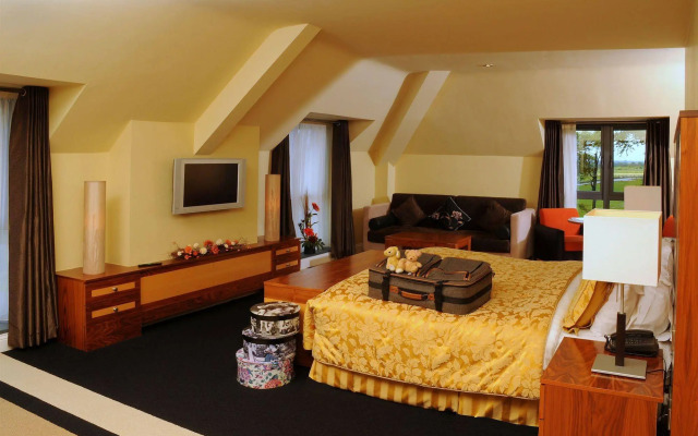 Raheen Woods Hotel