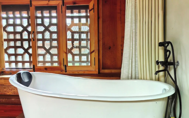 Jia Kedi Ancient House Cultural Homestay